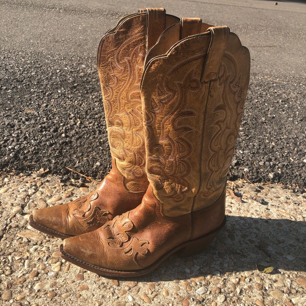 Justin’s scalloped cut out western cowboy boots snip toe